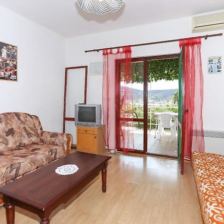 Holiday Home Marcelo-With Terrace Vinišće Εξωτερικό φωτογραφία
