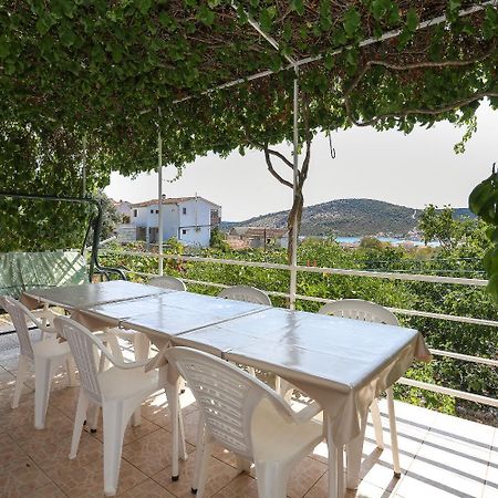 Holiday Home Marcelo-With Terrace Vinišće Εξωτερικό φωτογραφία